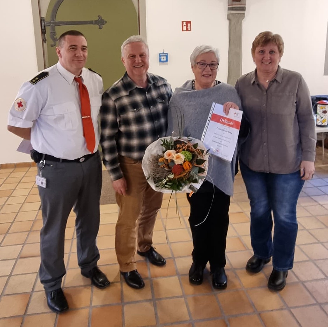 Urkundenübergabe bei der Jahreshauptversammlung 2025